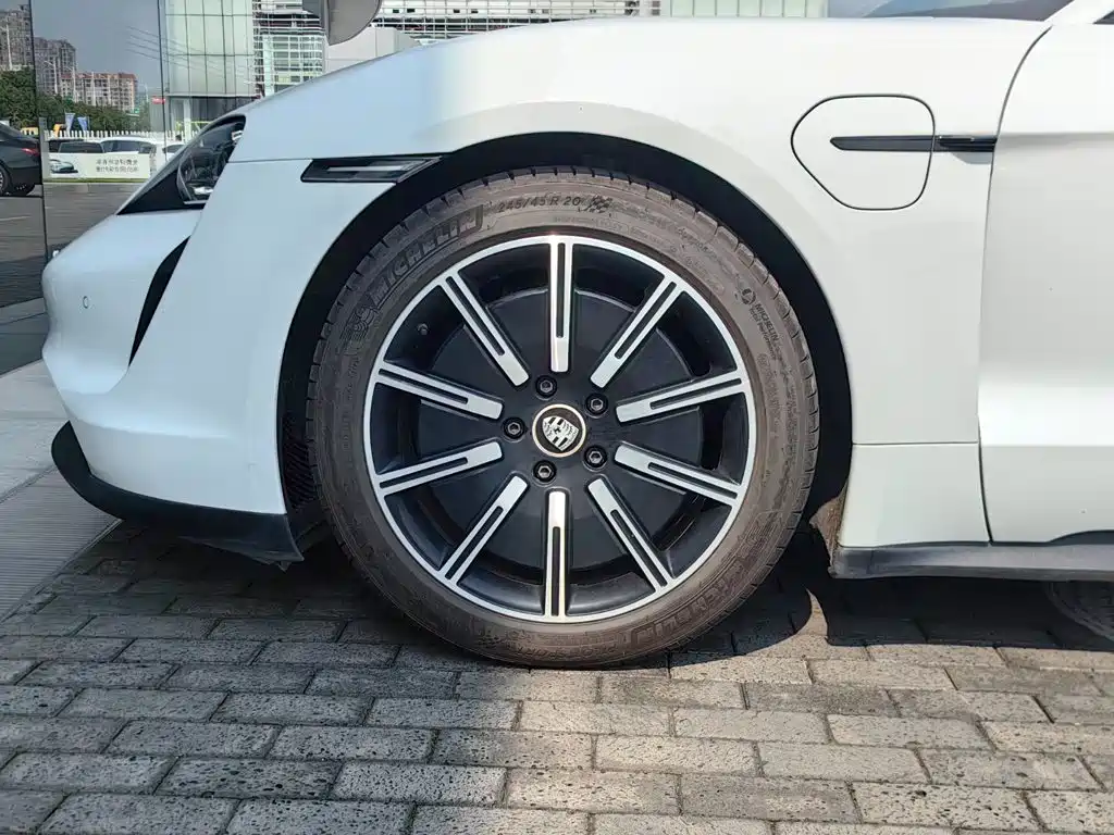 Porsche Taycan — миниатюра 13
