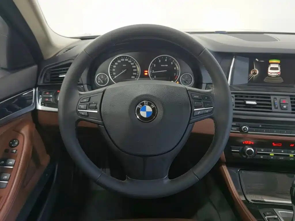 BMW 5 Series — миниатюра 11