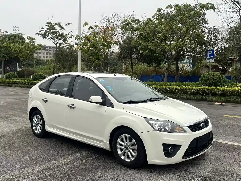 Ford Focus 2012 1.8L AT