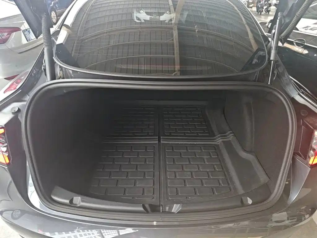 Tesla Model 3 — миниатюра 19