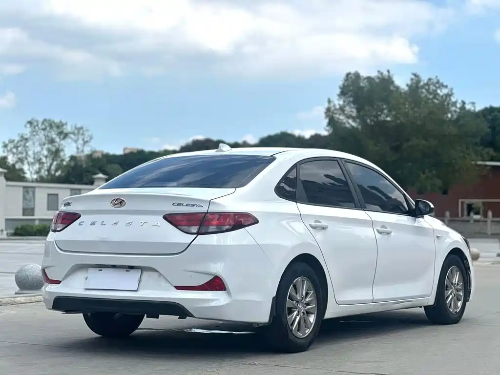 Hyundai Elantra — миниатюра 6
