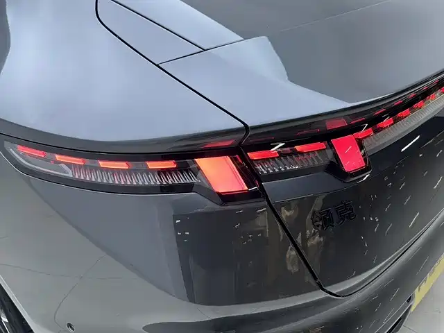 Lynk & Co 10 — миниатюра 10