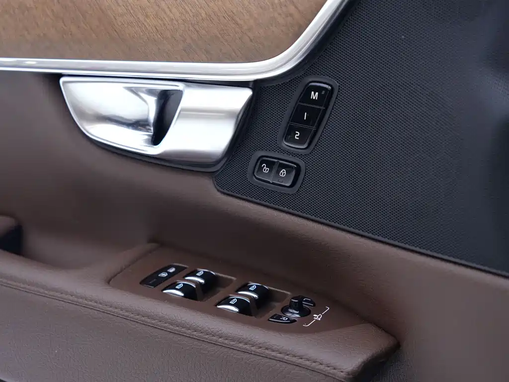 Volvo S90 — миниатюра 10