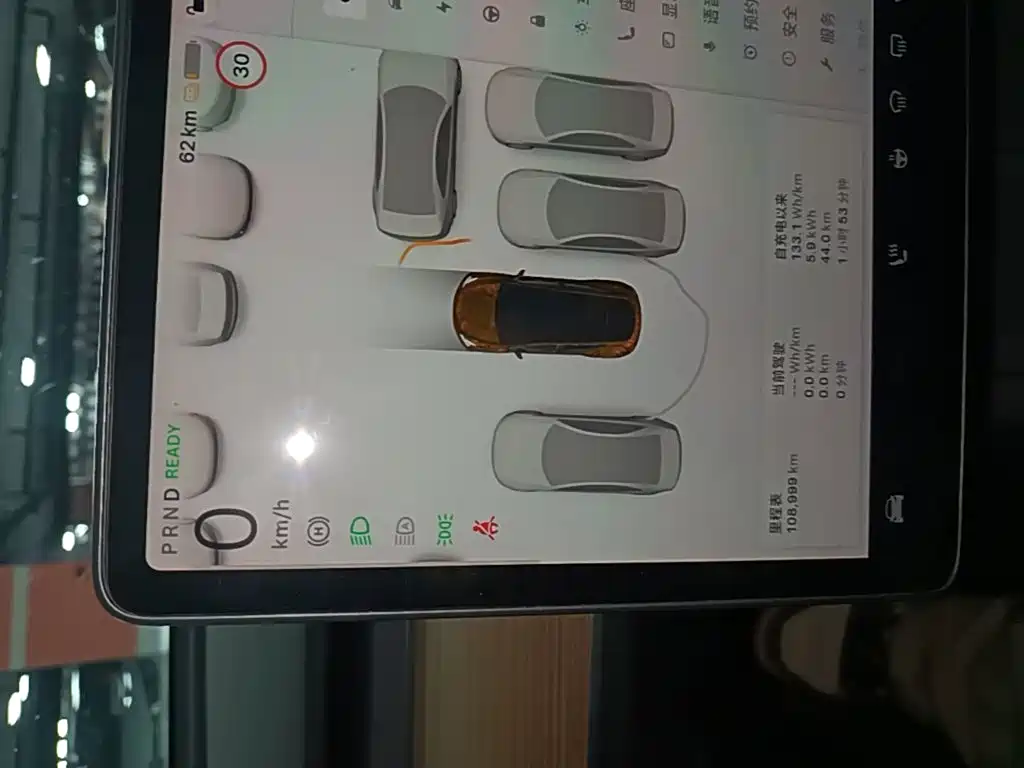 Tesla Model Y — миниатюра 12