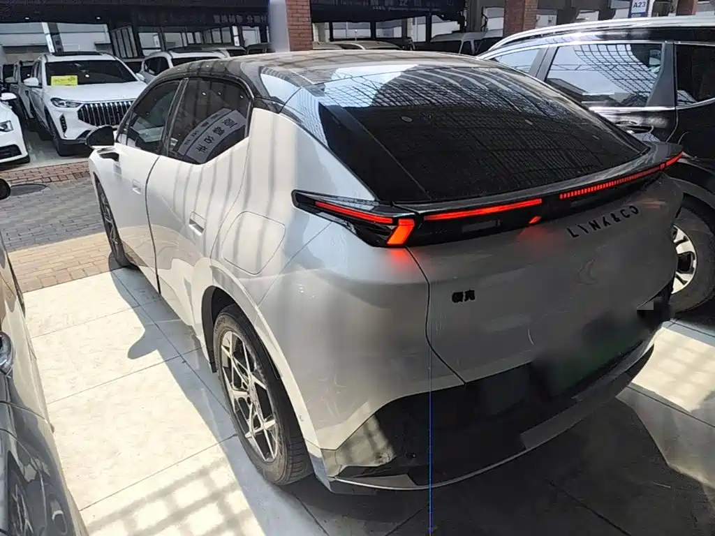 Lynk & Co 20 — миниатюра 5