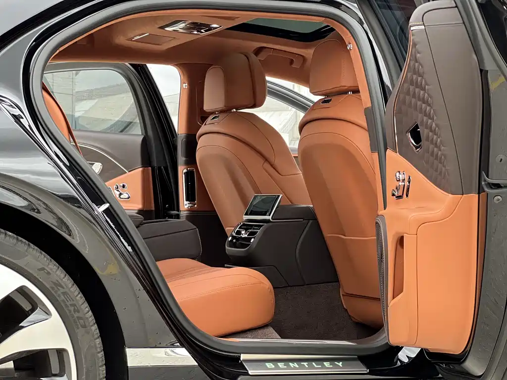 Bentley Flying Spur — миниатюра 8