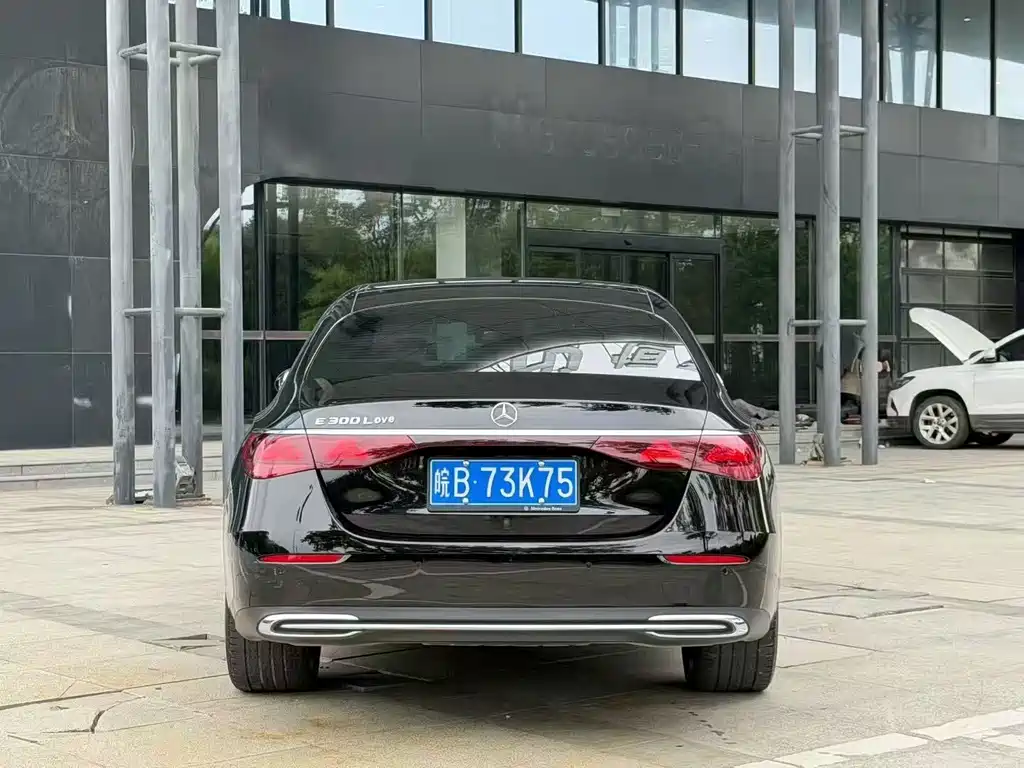 Mercedes-Benz E-Class — миниатюра 4