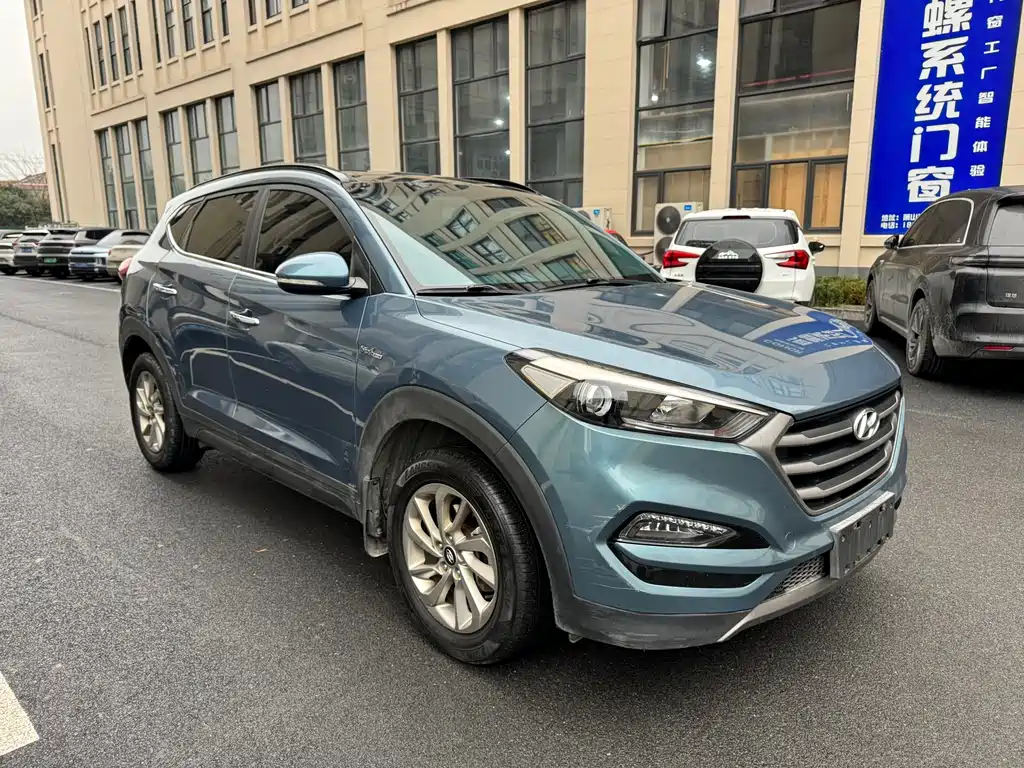 HYUNDAI TUCSON