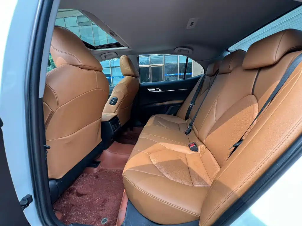 Toyota Camry — миниатюра 6