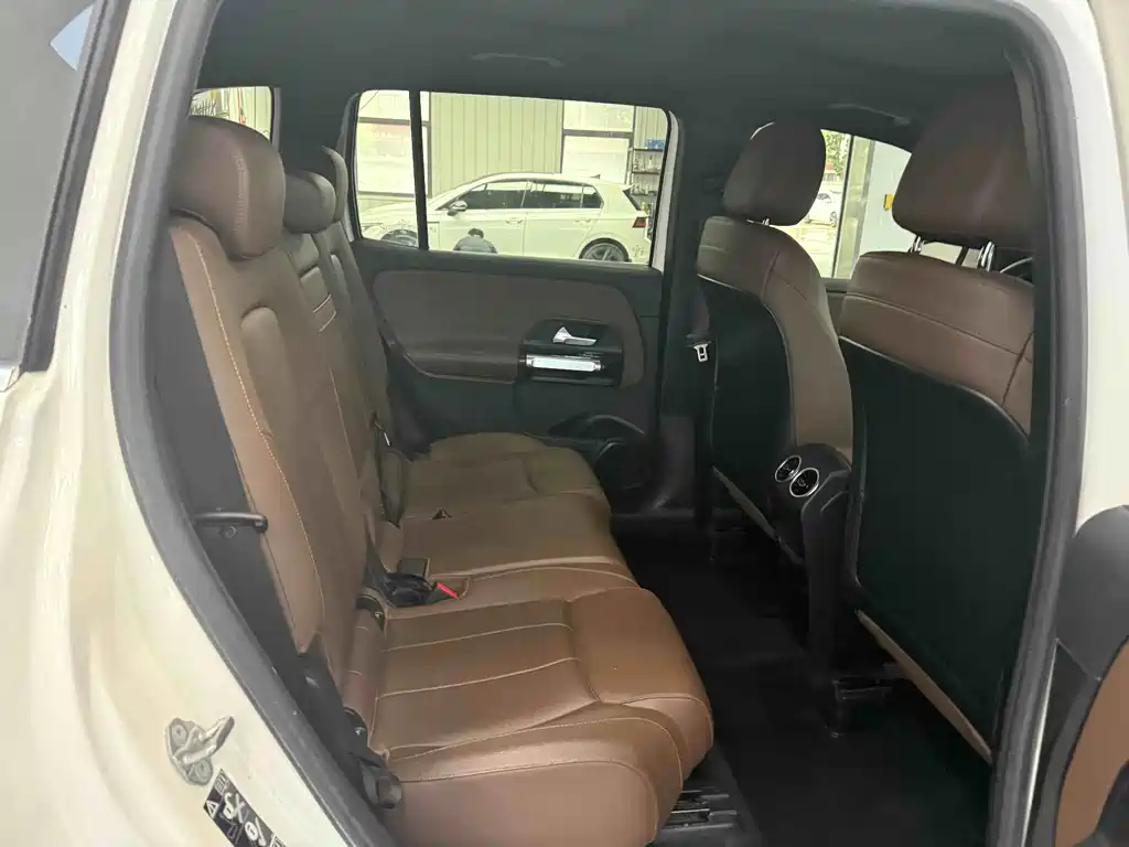 Mercedes-Benz GLB — миниатюра 17