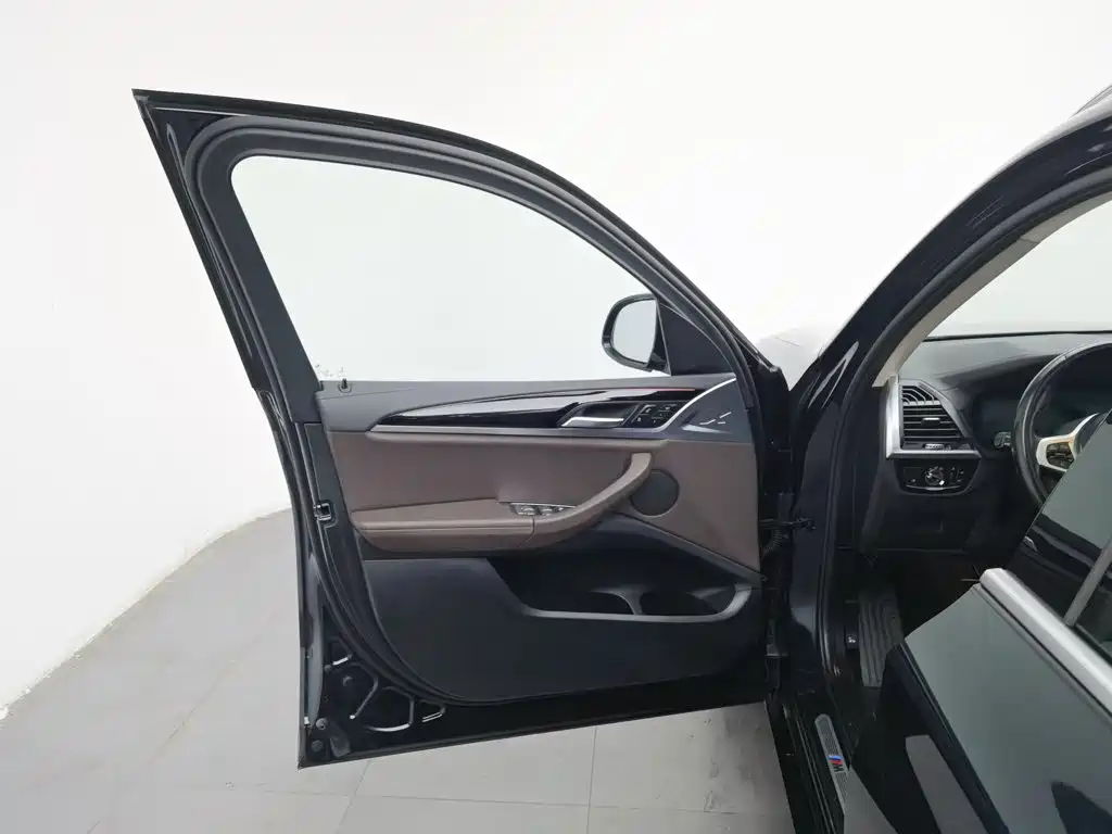BMW X3 — миниатюра 8