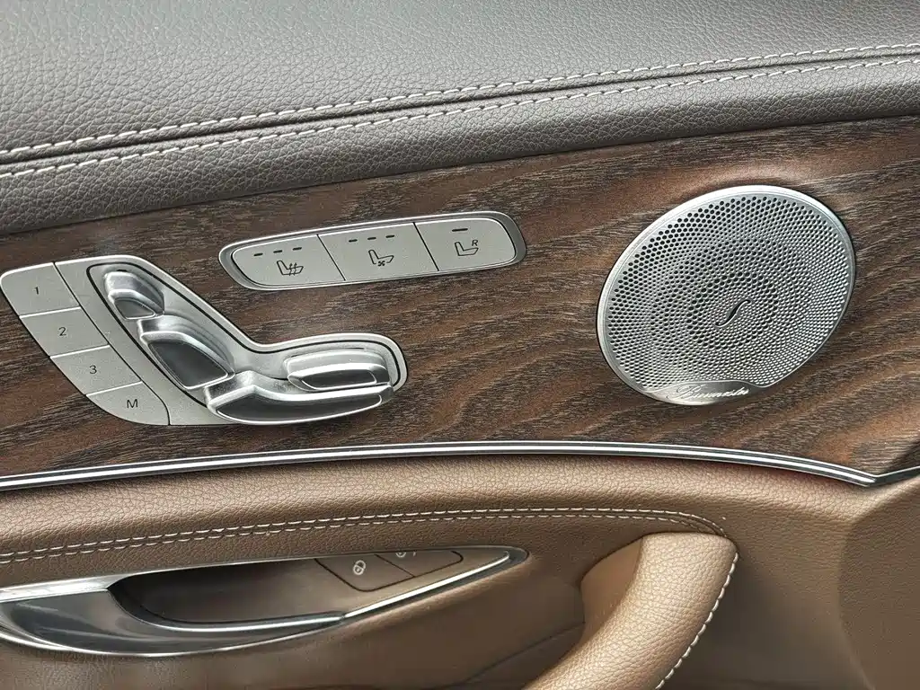 Mercedes-Benz E-Class — миниатюра 3