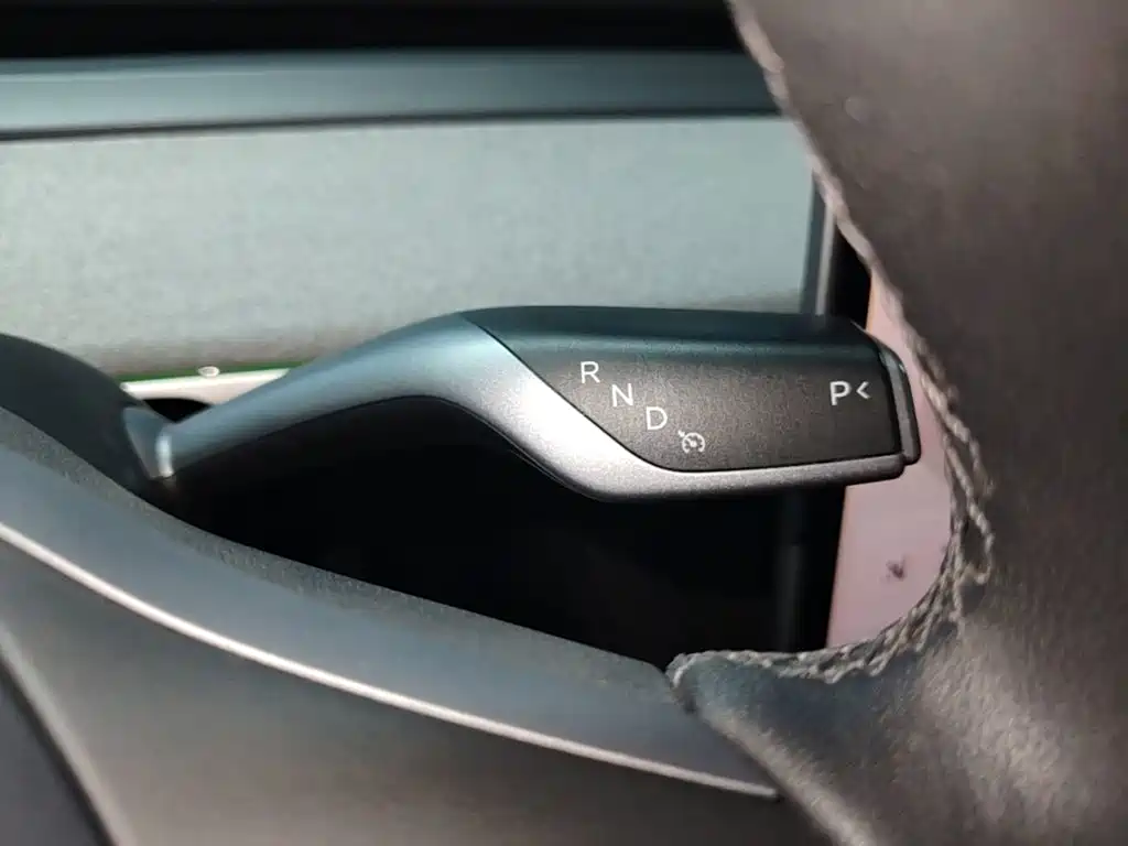 Tesla Model Y — миниатюра 14