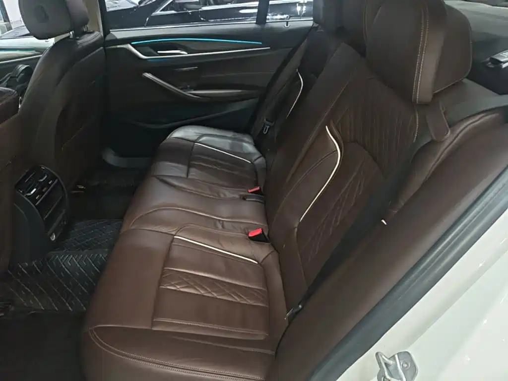 BMW 5 Series New Energy — миниатюра 17