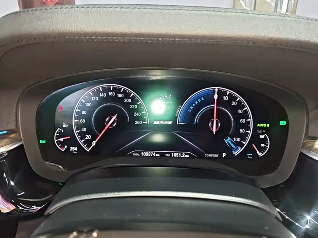 BMW 5 Series New Energy — миниатюра 12