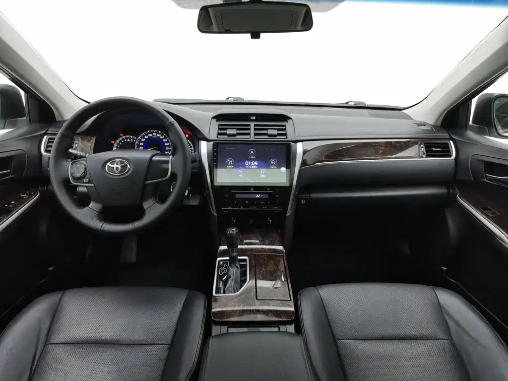 Toyota Camry — миниатюра 5