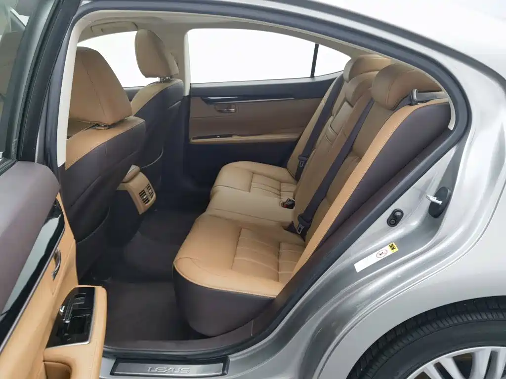 Lexus ES — миниатюра 15