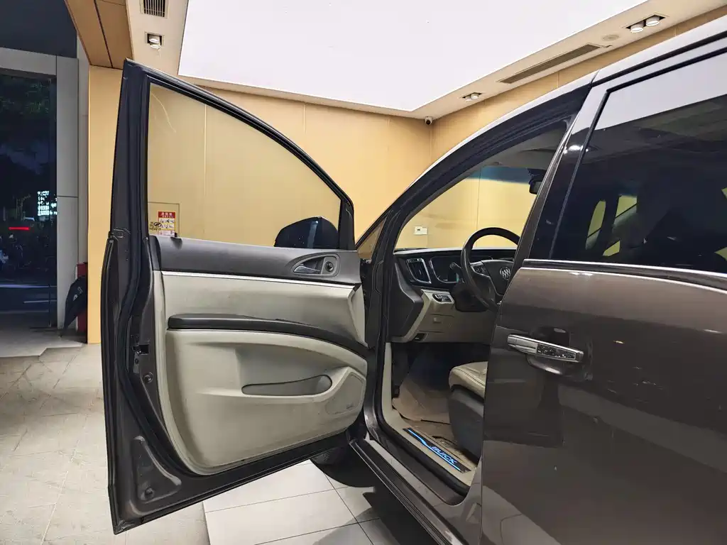 Buick GL8 2013 3.0L XT Luxury Flagship