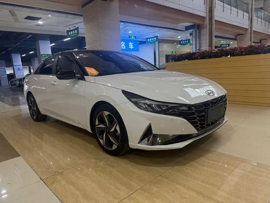 Hyundai Elantra — миниатюра 8