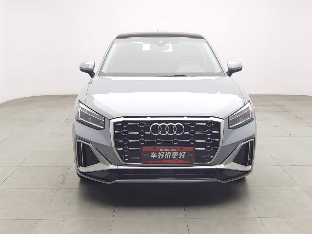 Audi Q2L 1.4 л 2022 г. Серебристо-серый, пробег 30400 км