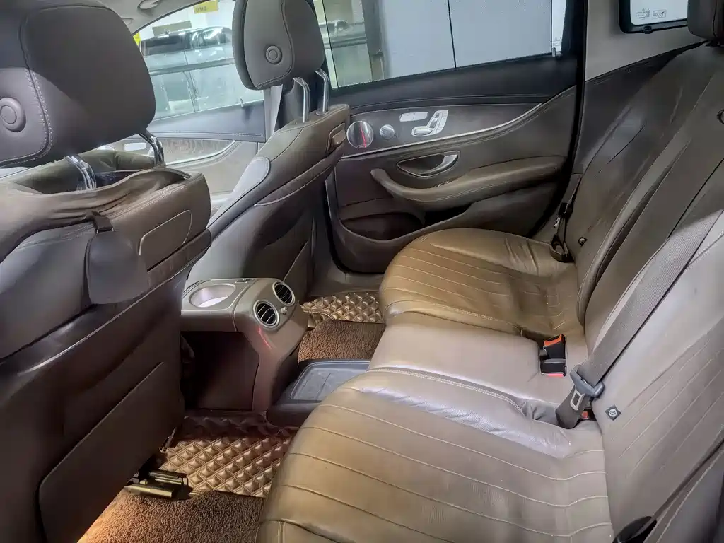 Mercedes-Benz E-Class — миниатюра 6