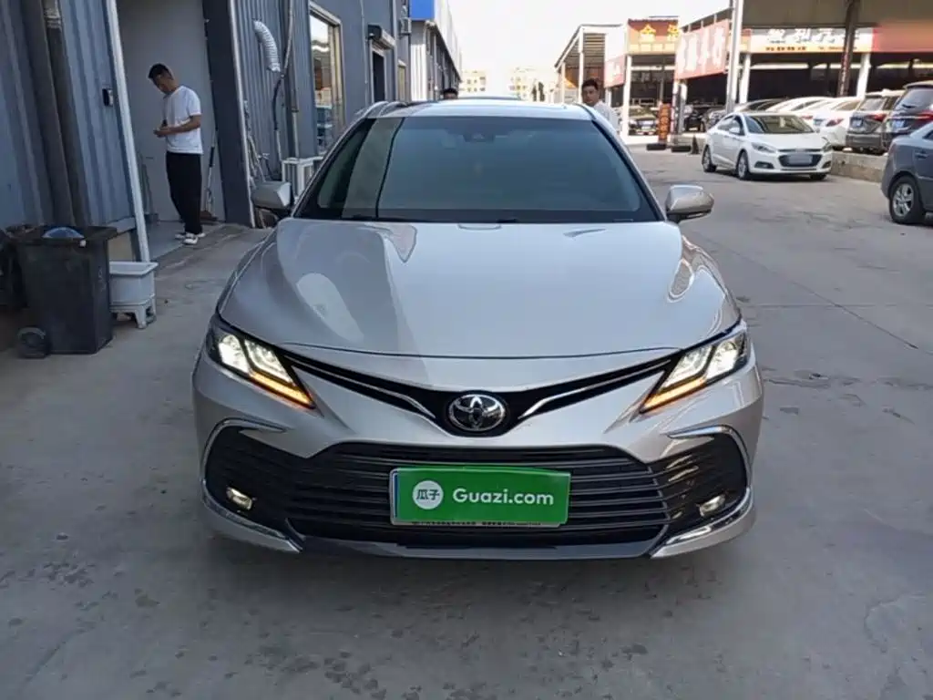 Toyota Camry — миниатюра 3