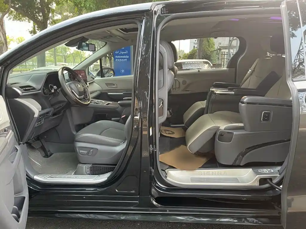 Toyota Sienna — миниатюра 8