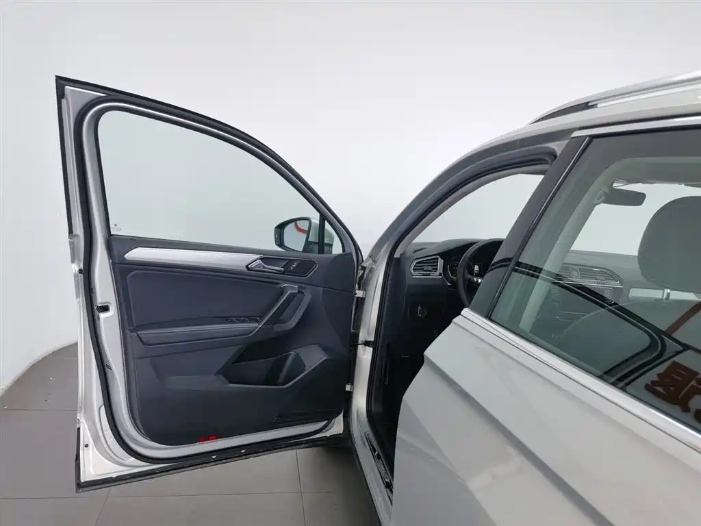 Volkswagen Tiguan L L 2018 330TSI AT Luxury