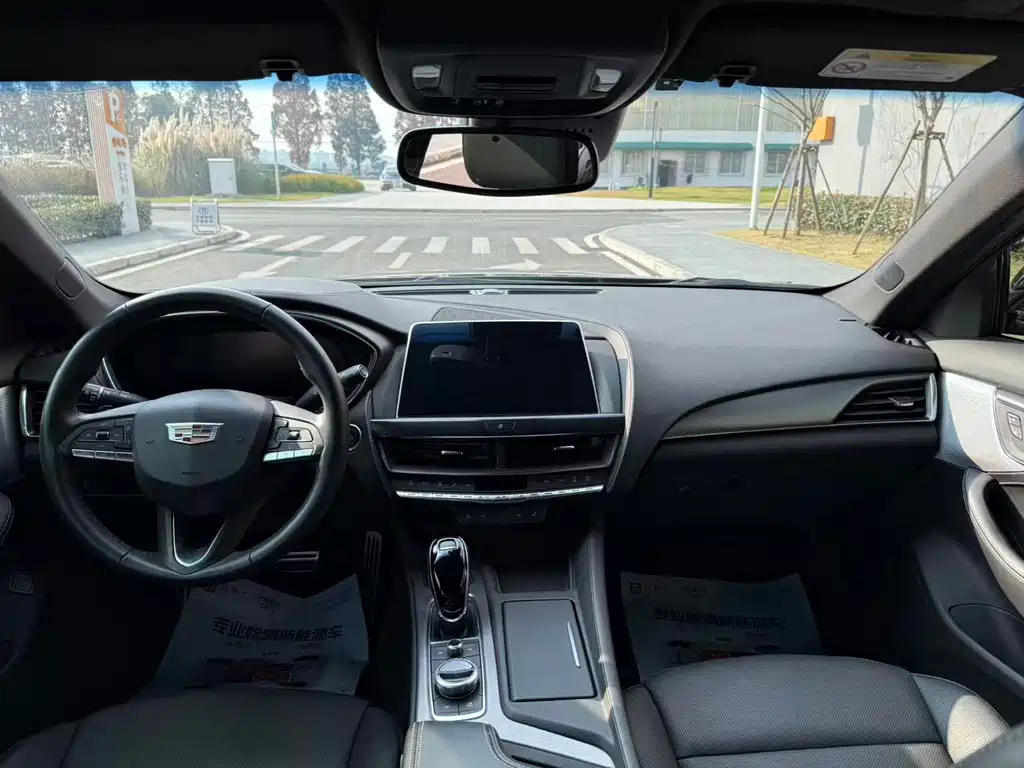 Cadillac CT5 — миниатюра 4