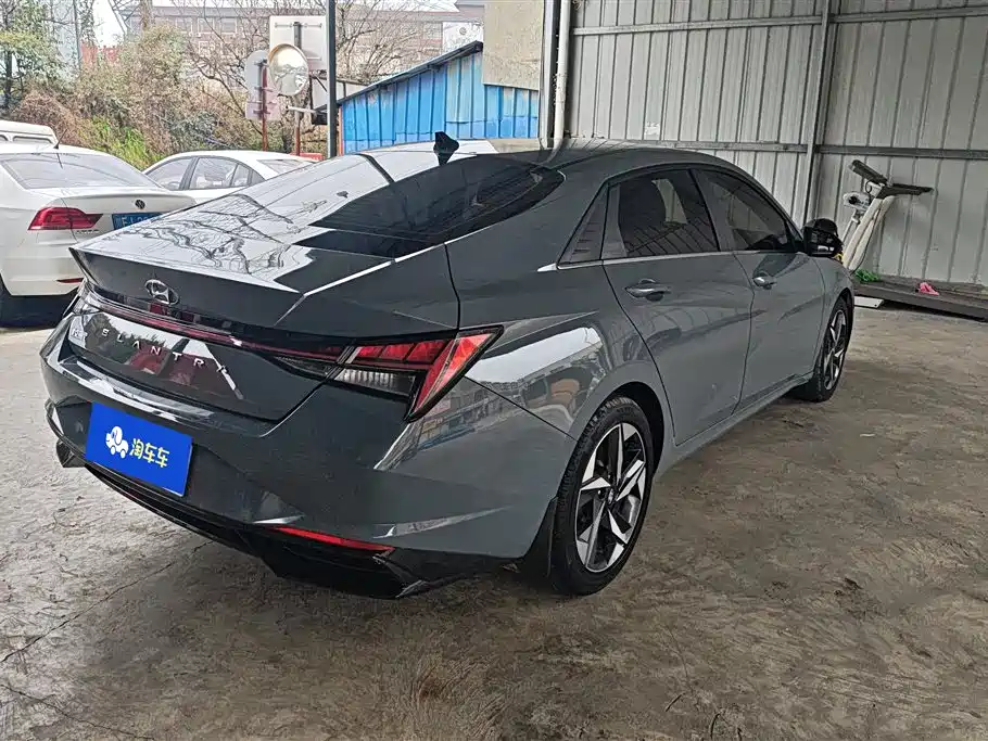 HYUNDAI ELANTRA
