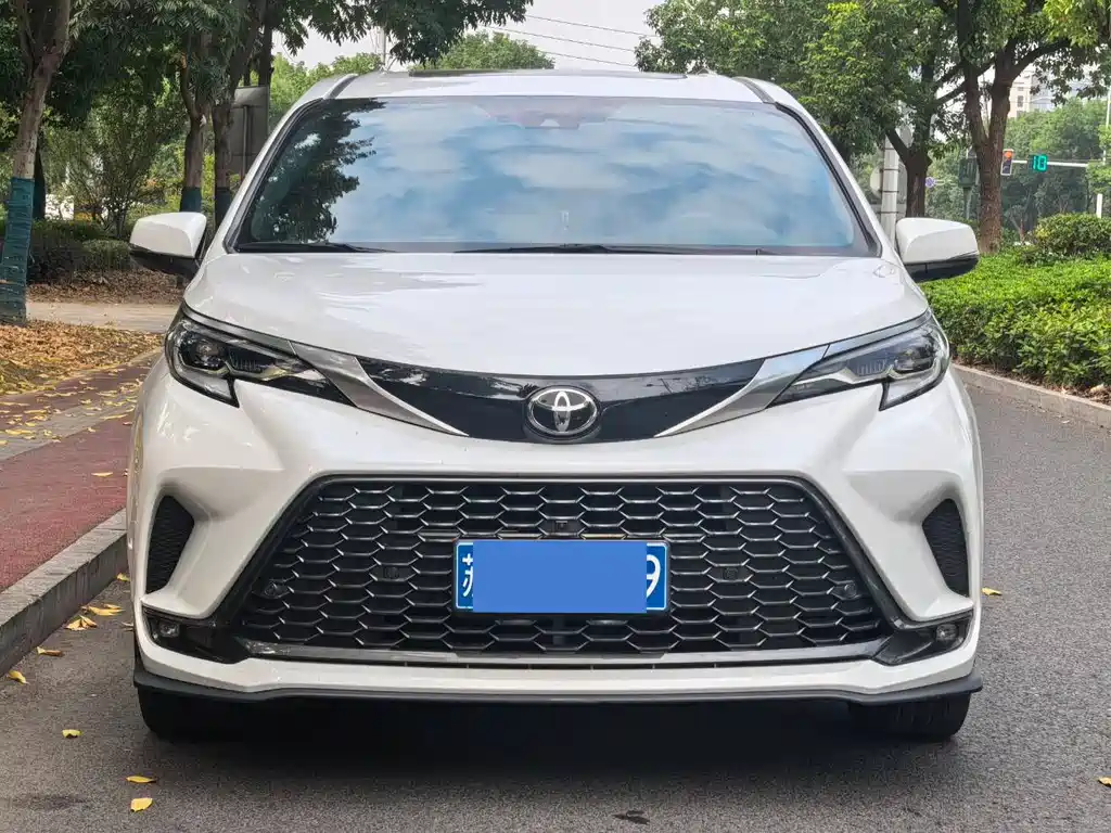 Toyota Granvia — миниатюра 2