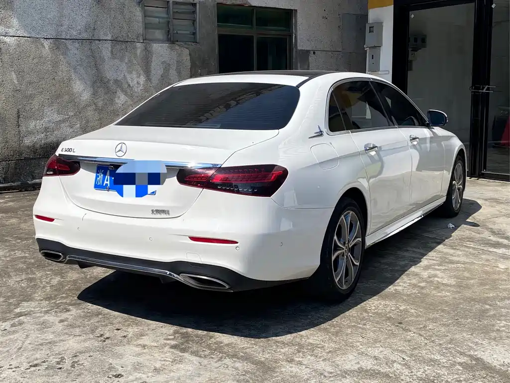 Mercedes-Benz E-Class — миниатюра 4