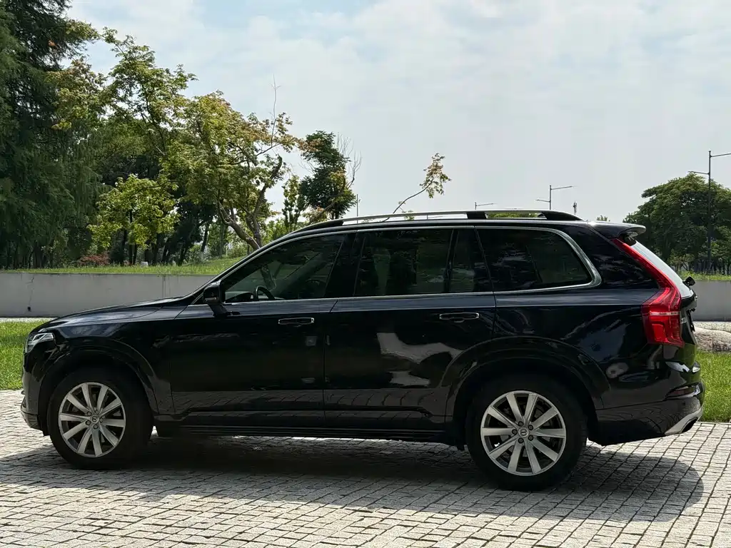 Volvo XC90 2018 T6 5 мест