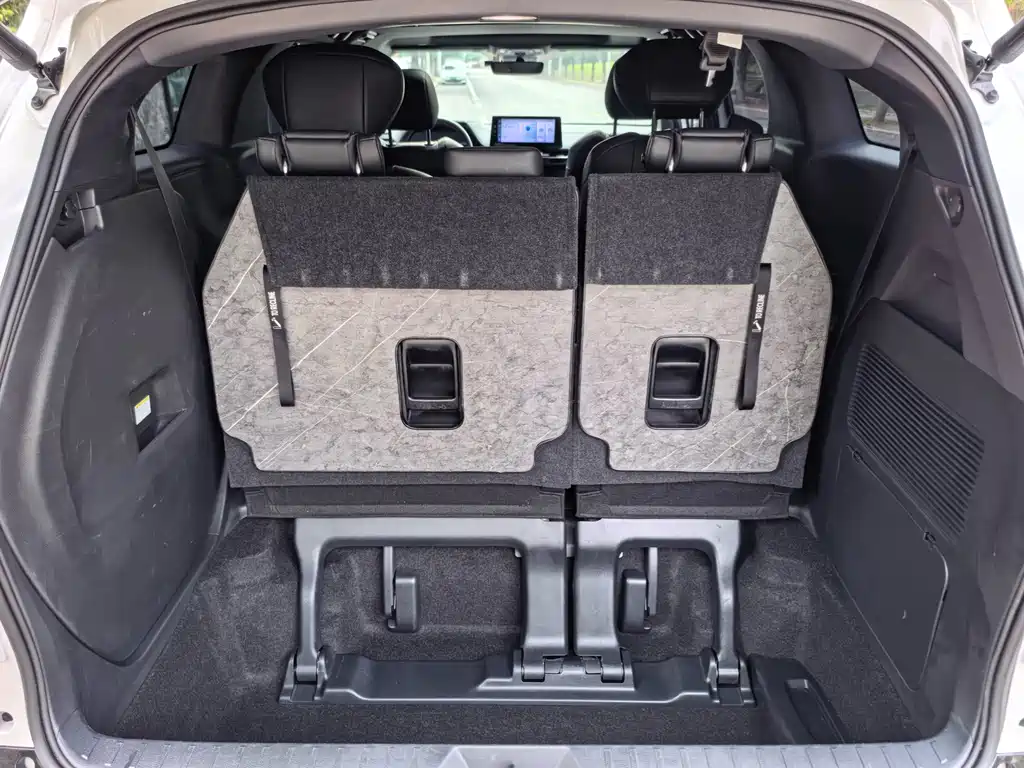 Toyota Sienna — миниатюра 19