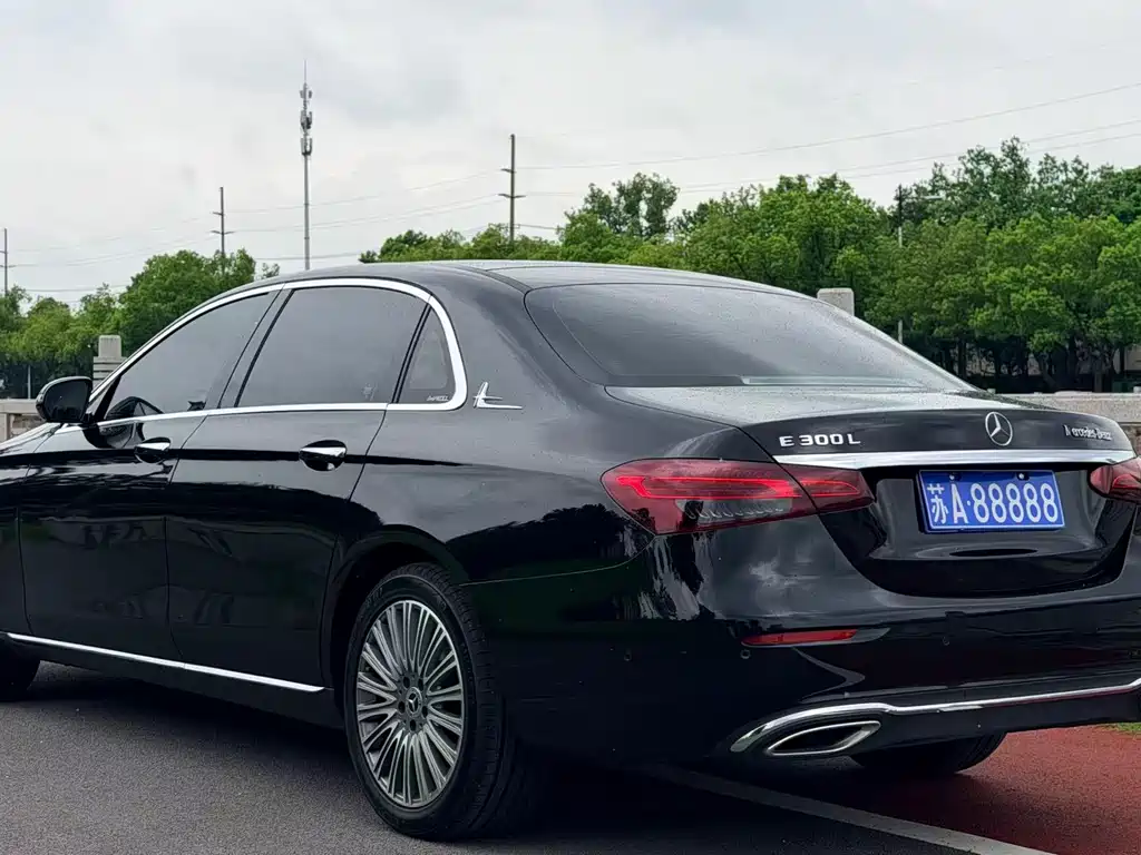 Mercedes-Benz E-Class — миниатюра 9