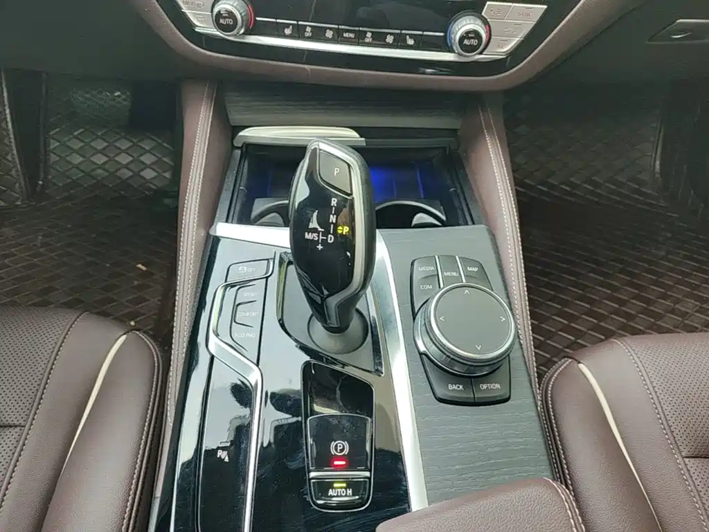 BMW 5 Series — миниатюра 14