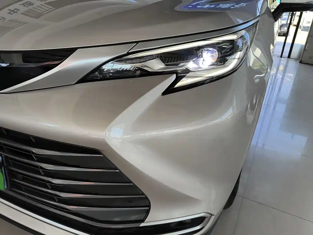 Toyota Sienna — миниатюра 24