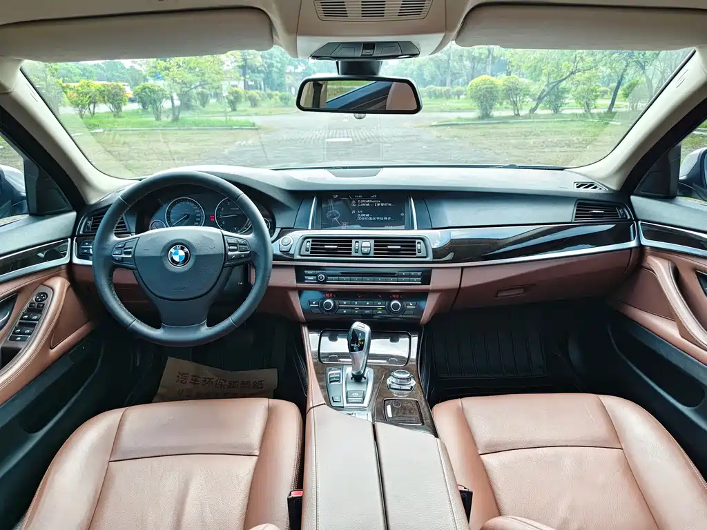 BMW 5 Series — миниатюра 10