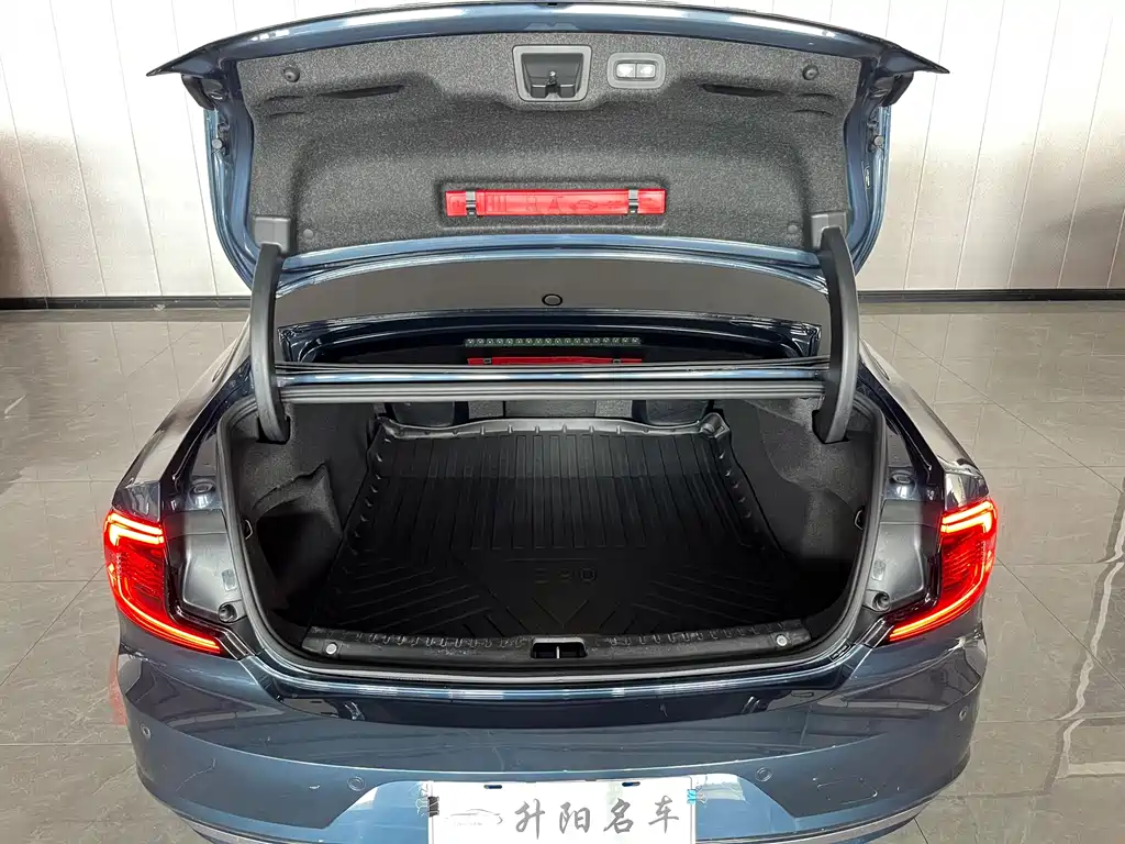 Volvo S90 2024 B5 Luxury