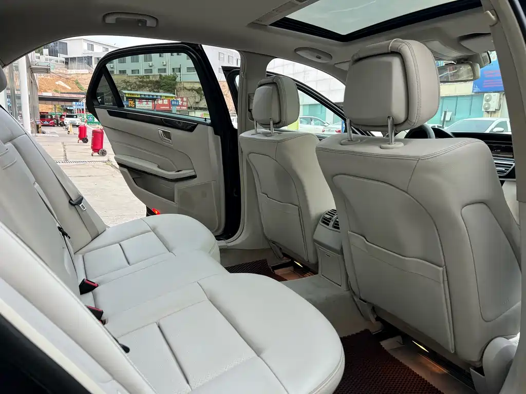 Mercedes-Benz E-Class — миниатюра 10