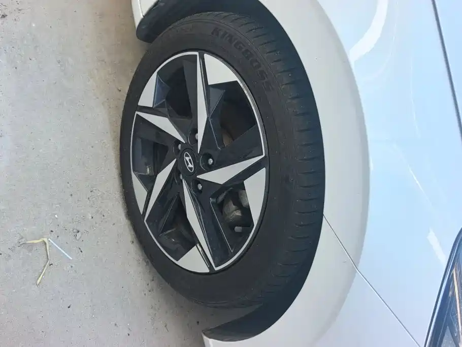 Hyundai Elantra — миниатюра 6