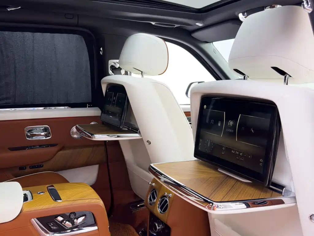 Rolls-Royce Cullinan — миниатюра 33