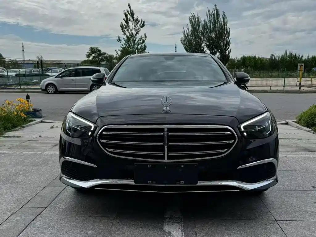 Mercedes-Benz E-Class — миниатюра 2