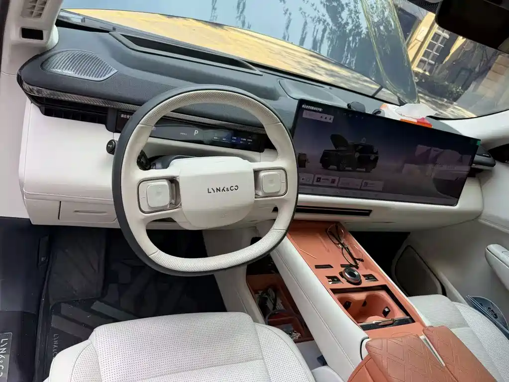 Lynk & Co 900 — миниатюра 5