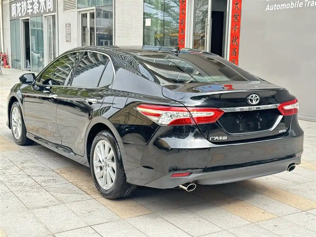 TOYOTA CAMRY