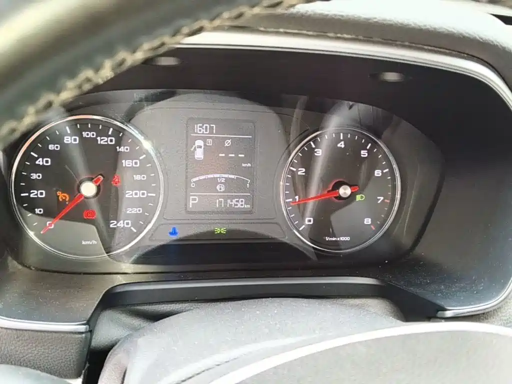 Roewe RX5 — миниатюра 12