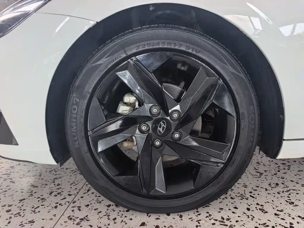 Hyundai Elantra — миниатюра 22