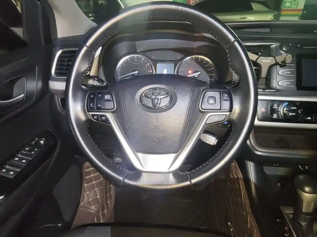 Toyota Highlander — миниатюра 3