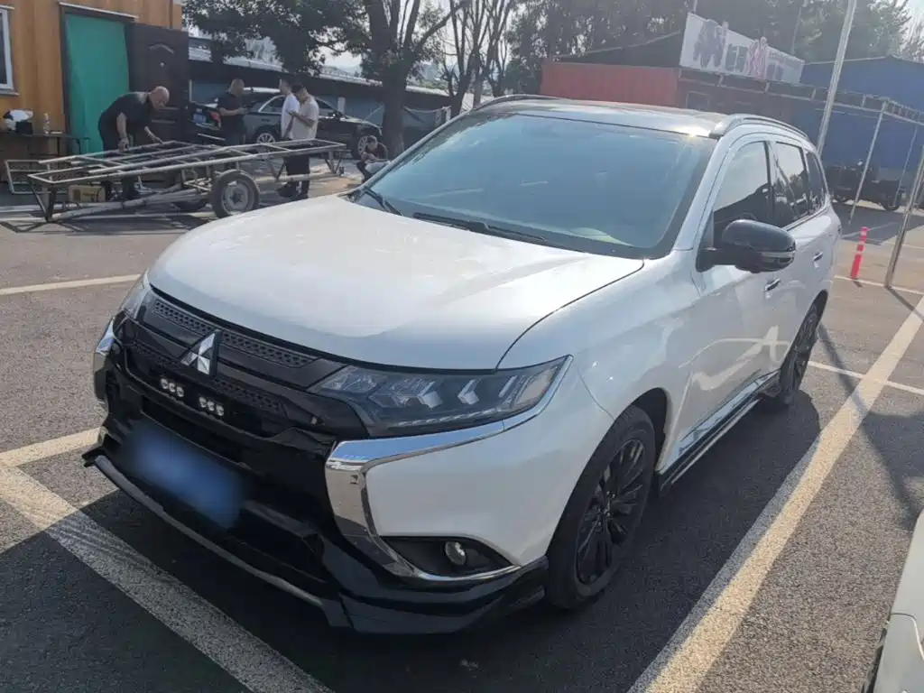 Mitsubishi Outlander — миниатюра 2