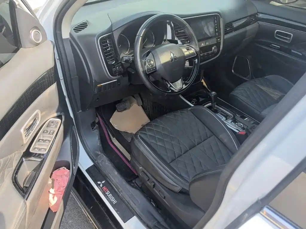 Mitsubishi Outlander — миниатюра 16